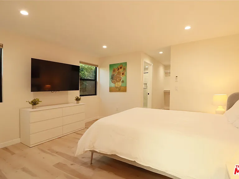 918 N San Vicente Blvd #F — Photo 16