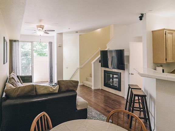 4th image of 1071 Esparanza Way