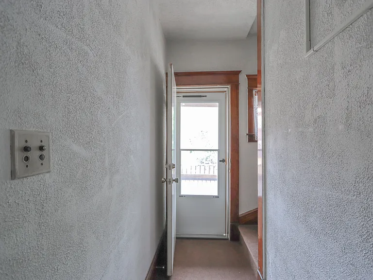8 Ivy Ave #2 — Photo 31