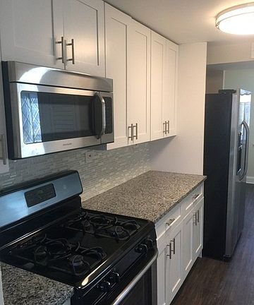 3rd image of 446 N Elmwood Ave