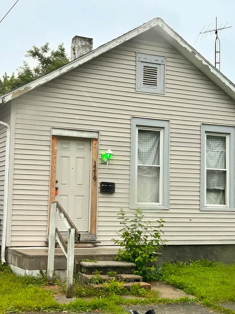 2 bed, 888 sqft, $697 — Photo 1