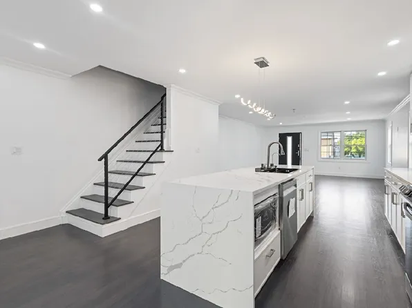 165 Kipp Ave, Hasbrouck Heights, NJ 07604