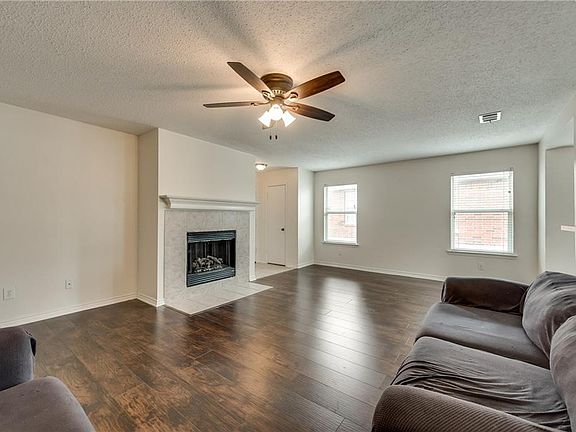 5th image of 2112 Pecan Creek Dr