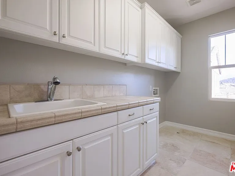 22430 Leisure Dr — Photo 35