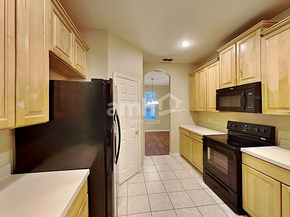 3rd image of 619 Woodford Dr