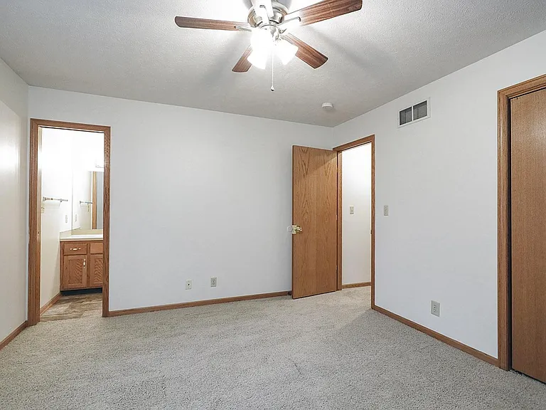 1107 Knox St — Photo 15