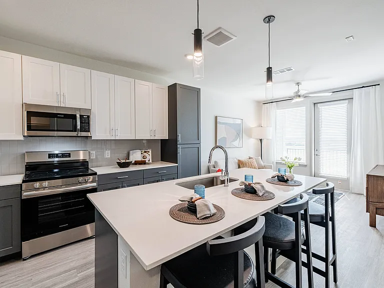Del Via Apartments — Photo 12