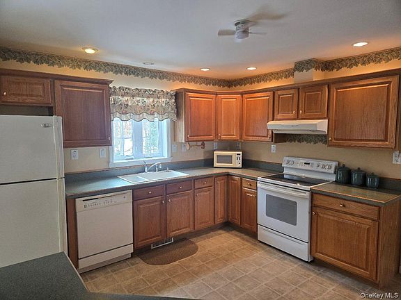 4th image of 1407 Middle Road #265