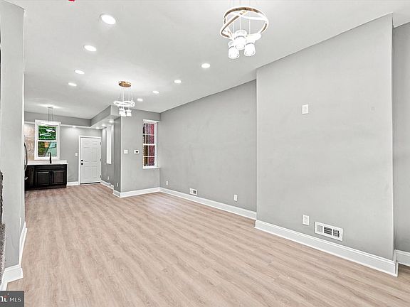 4th image of 5539 Regent St