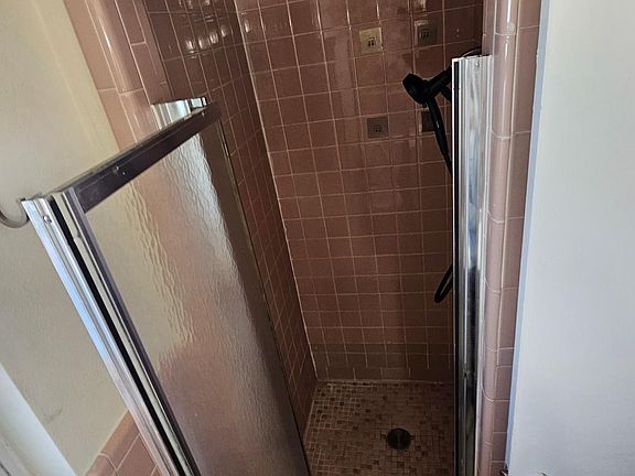 3rd image of 1401 E Sherman Dr
