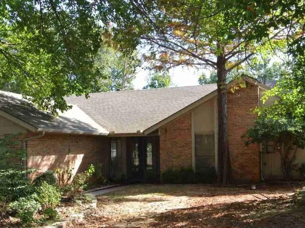 900 Woodbury Dr, Edmond, OK 73034