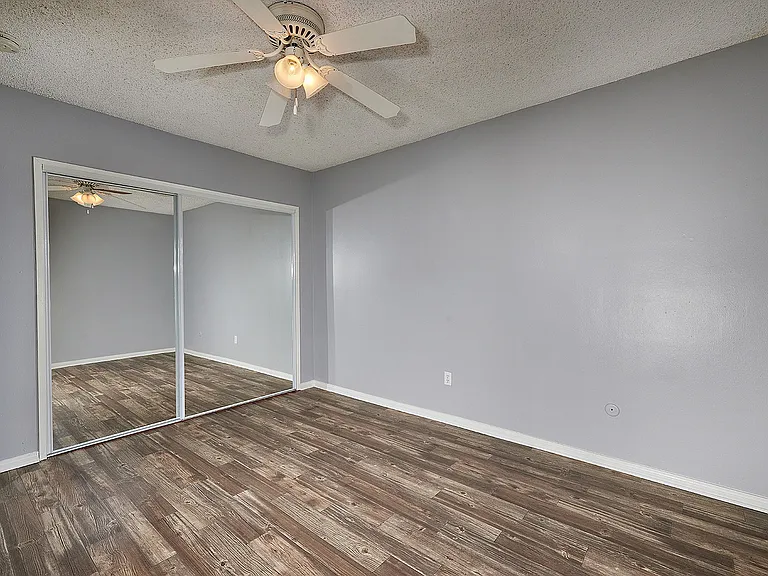 Villa Del Mar Apartments (new) — Photo 34