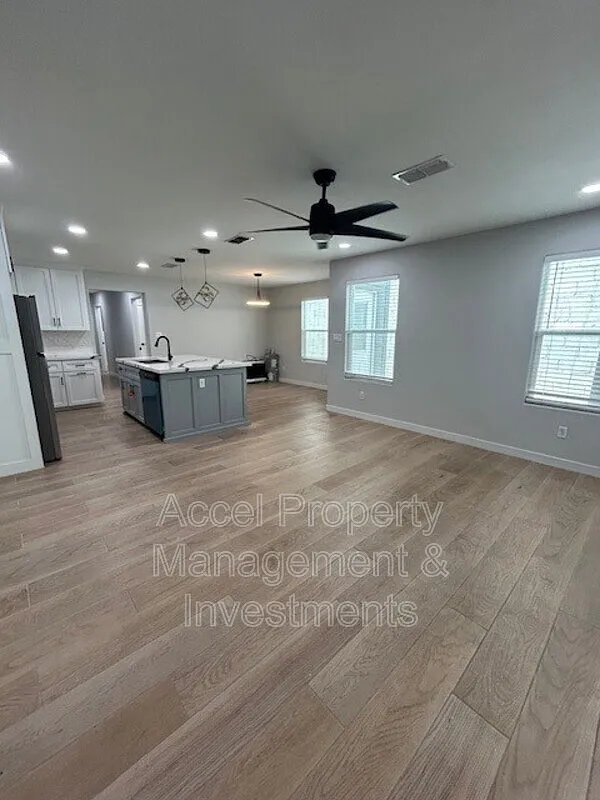 3 bed, 2.0 bath, 1236 sqft, $1,500 — Photo 2