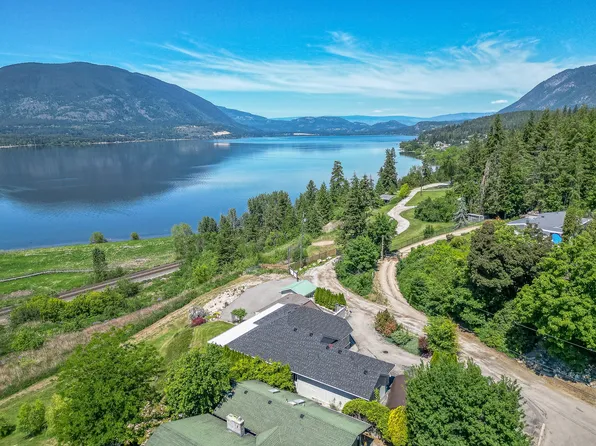 1660 28th Ave NE, Salmon Arm, BC V1E 3X2