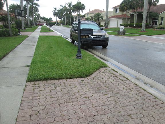 Exterior Neighborhood (street photo)