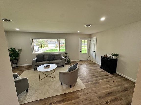 4th image of 1132 Toschlog Rd