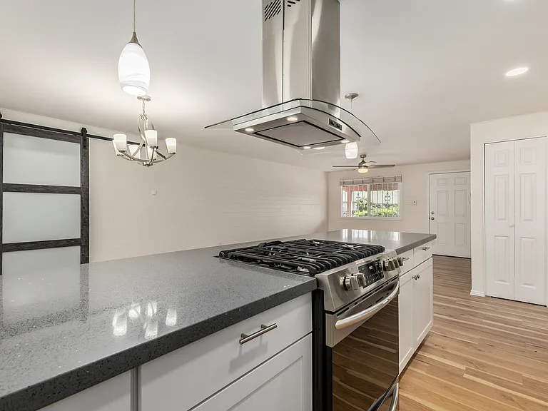 3234 E Friess Dr — Photo 4