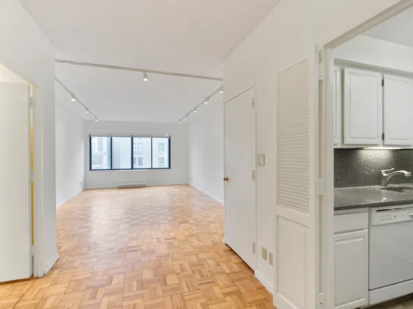 900 Park Avenue image 1 of 11