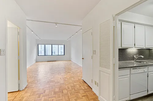 900 Park Ave #15B Photo 1
