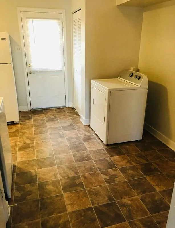 2 bed, 1.0 bath, $1,495 — Photo 3