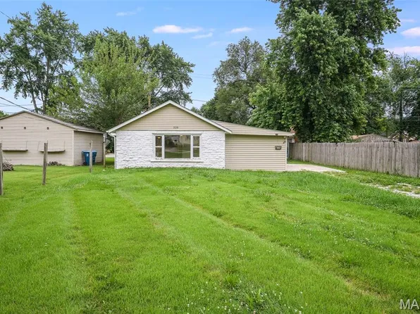 225 10th St, Wood River, IL 62095