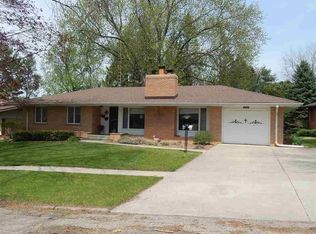 1724 Manor Dr, Freeport, IL 61032