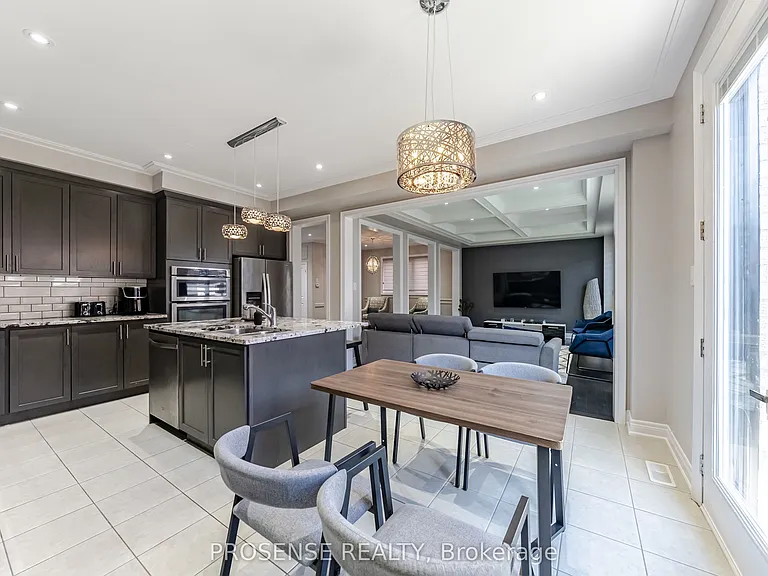 8 Macbean Cres — Photo 18