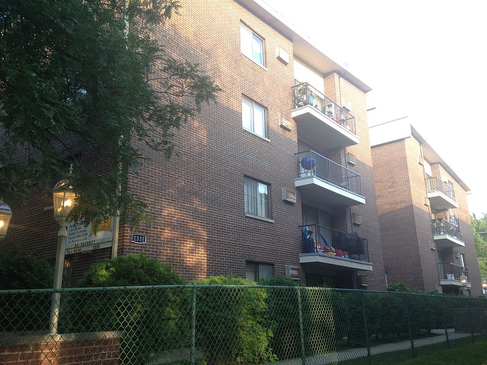 Beautiful building with private balcony and Elevator to top floor