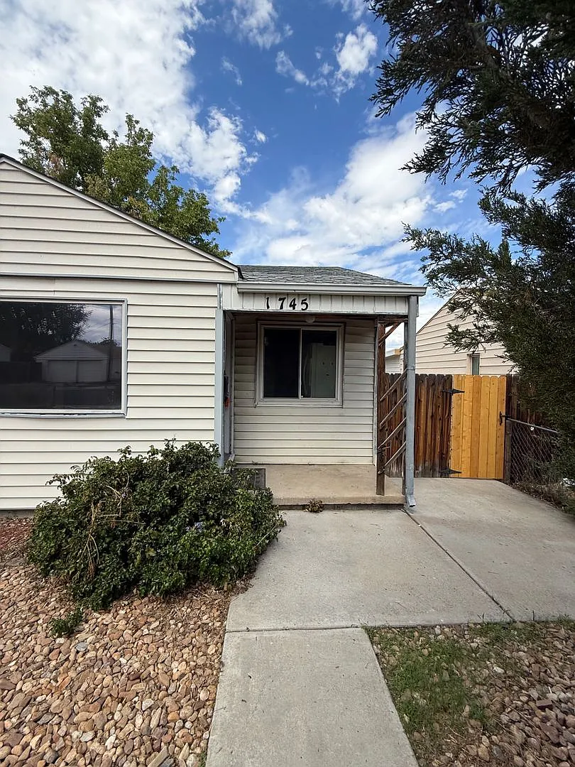 2-Bedroom, 1 Bath Single Family for Rent in Denver, CO | Attached 2 Car Garage & Modern Kitchen — Photo 2