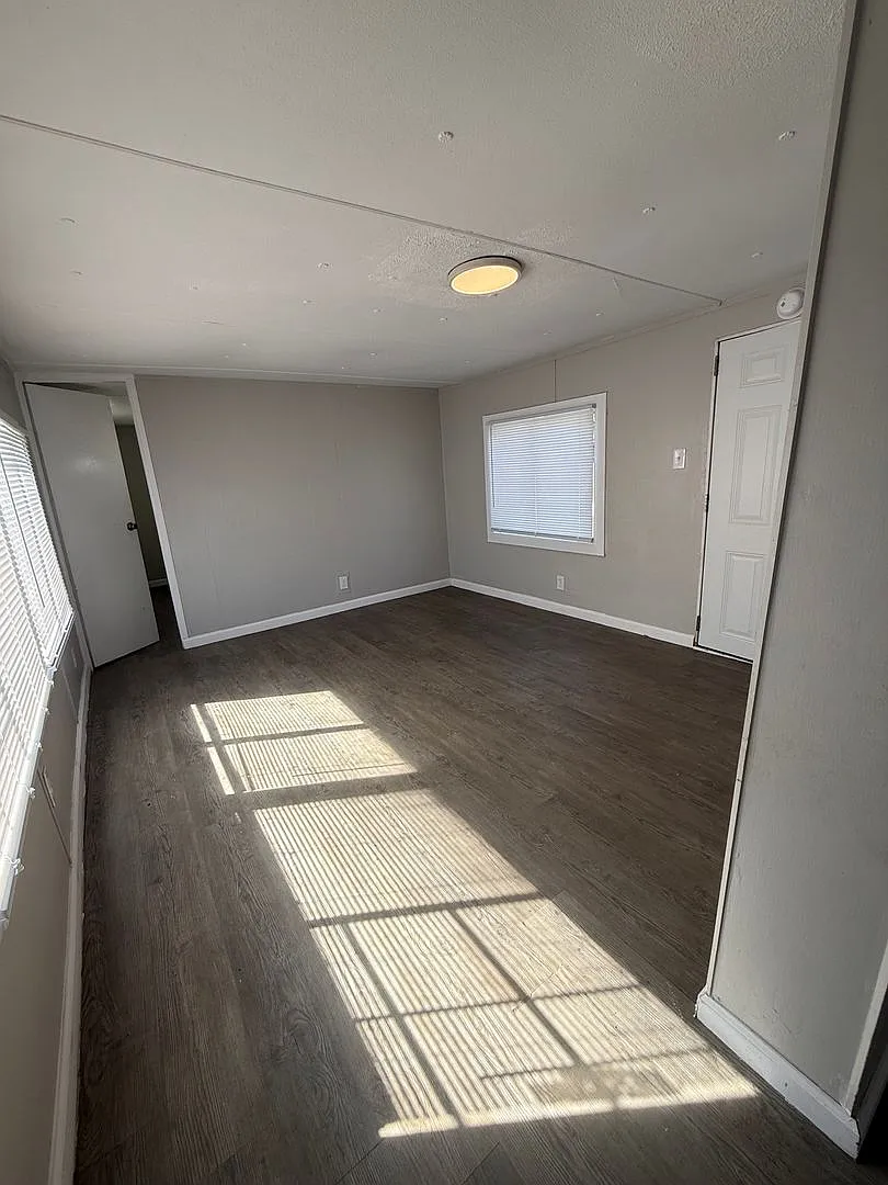 Meridian MHP — Photo 2