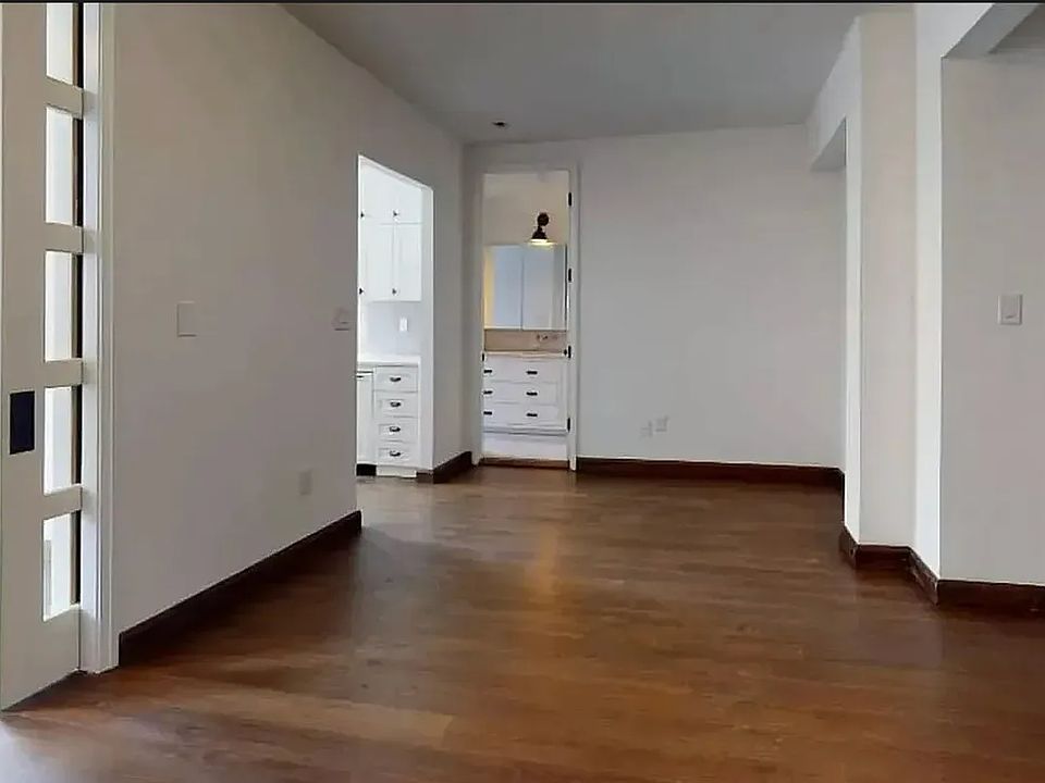 1st image of 885 10th Ave #2R