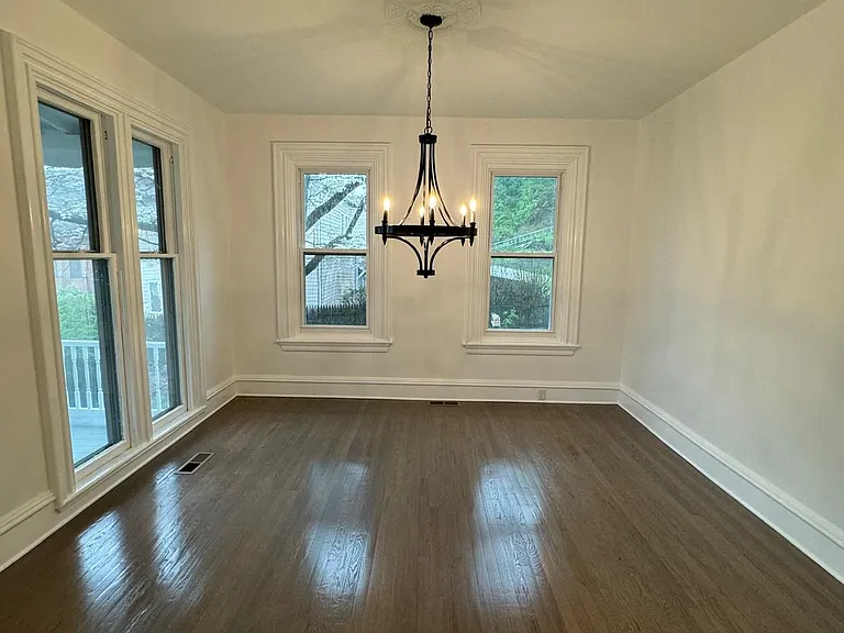 323 N Main St — Photo 2