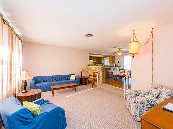 4th image of 542 Eagle Dr