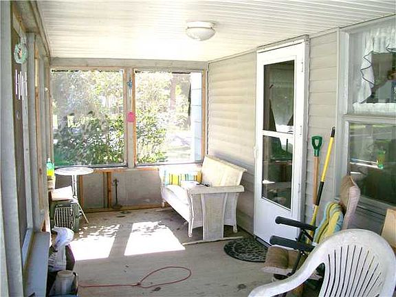 4th image of 212 Florence Ave