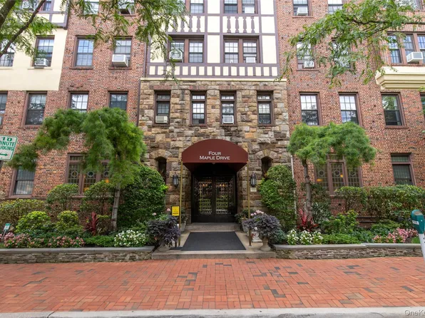 4 Maple Drive #6-I, Great Neck, NY 11021