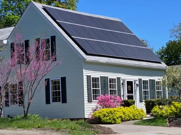 22 South St, Medfield, MA 02052