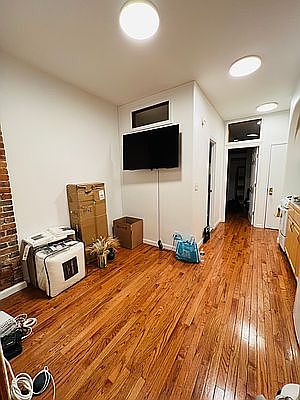 5th image of 41 Carmine St #2