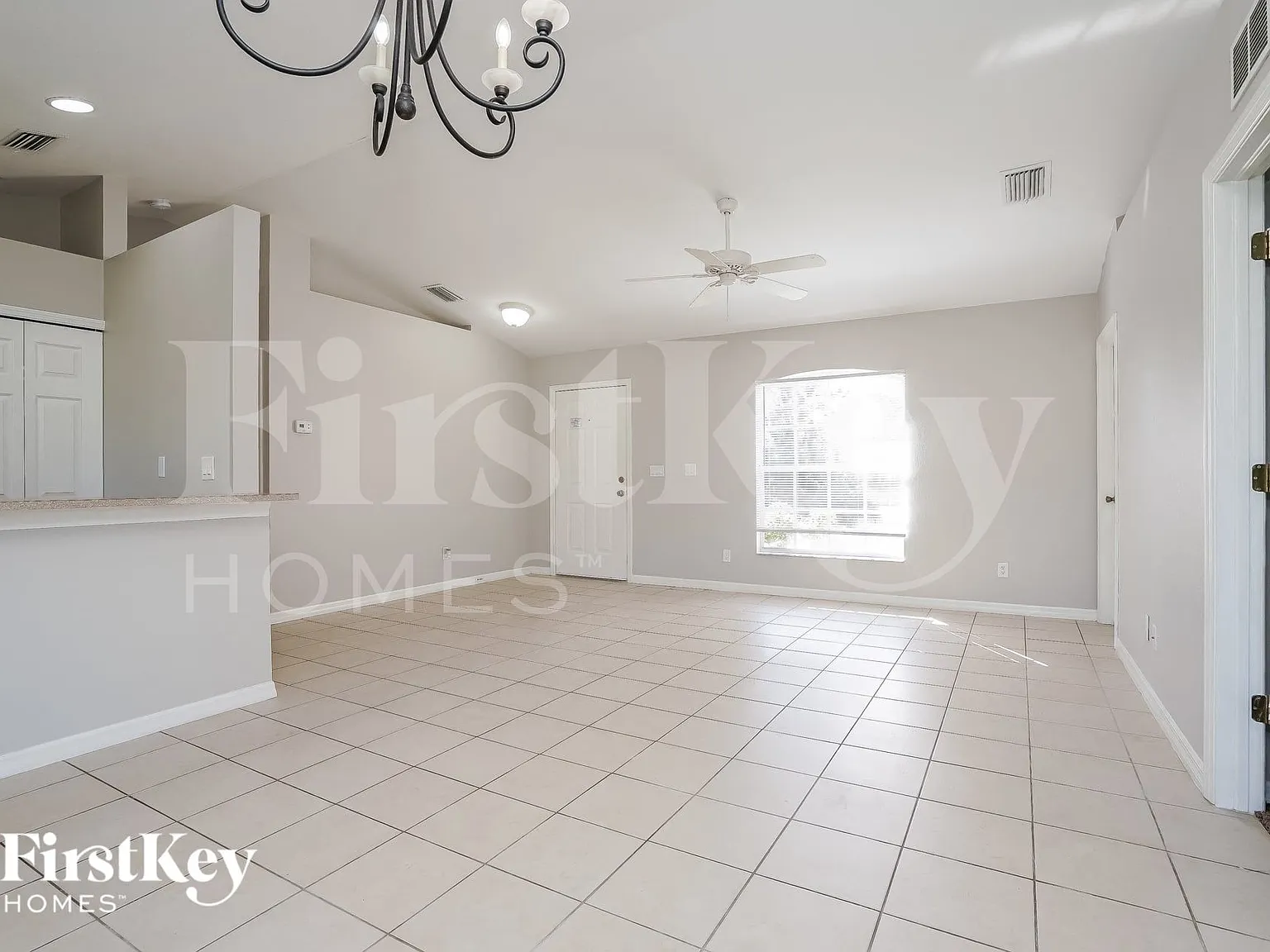 3 bed, 3.0 bath, 1563 sqft, $1,600 — Photo 3