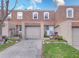 850 Huntingwood Dr #15, Toronto, ON M1T 2L9