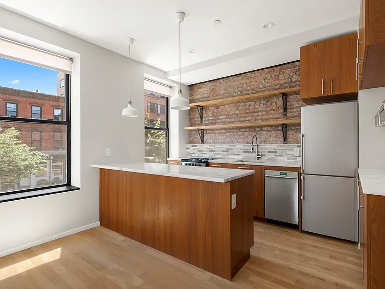 546 Court St #2 — Photo 3