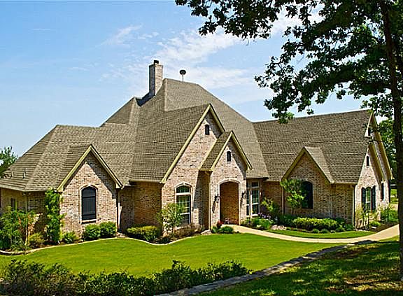 2nd image of 3630 Winding Oak Ln N