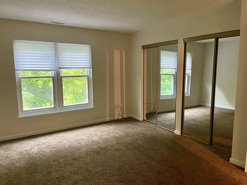 2 bed, 1.5 bath, 1212 sqft, $1,950 — Photo 3