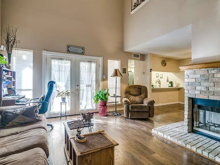412 San Mateo Dr — Photo 2