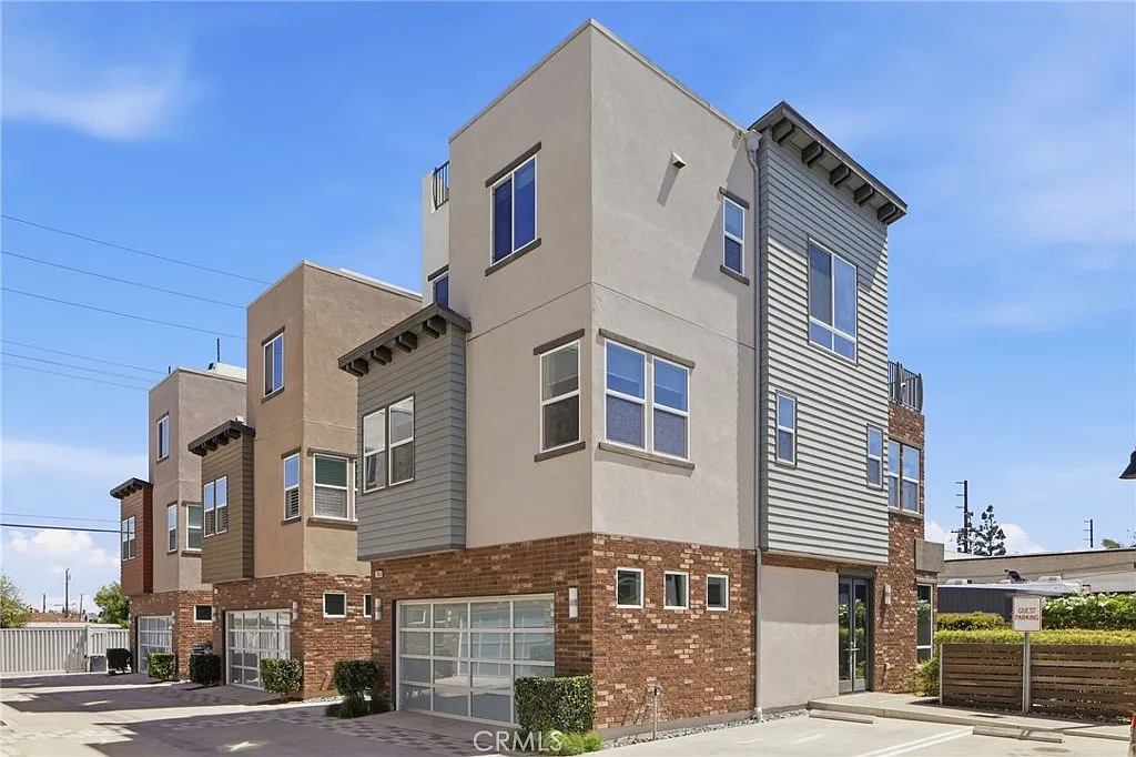 3 bed, 4.0 bath, 1738 sqft, $5,850 — Photo 1