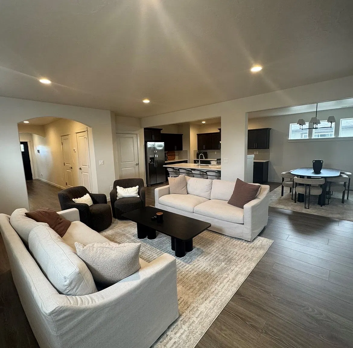 4 bed, 2315 sqft, $4,000 — Photo 2