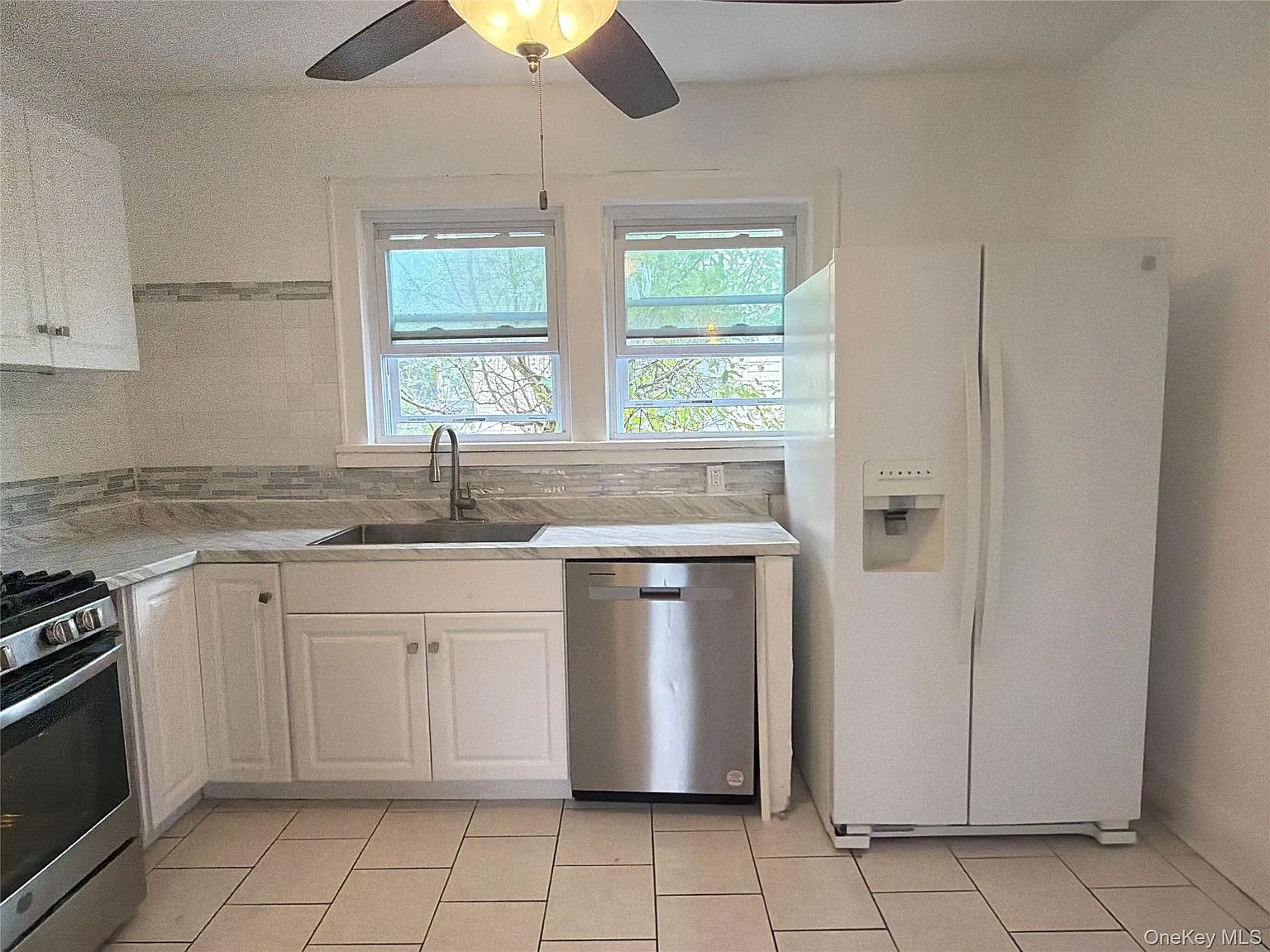 4 bed, 1.0 bath, 1300 sqft, $4,400 — Photo 4