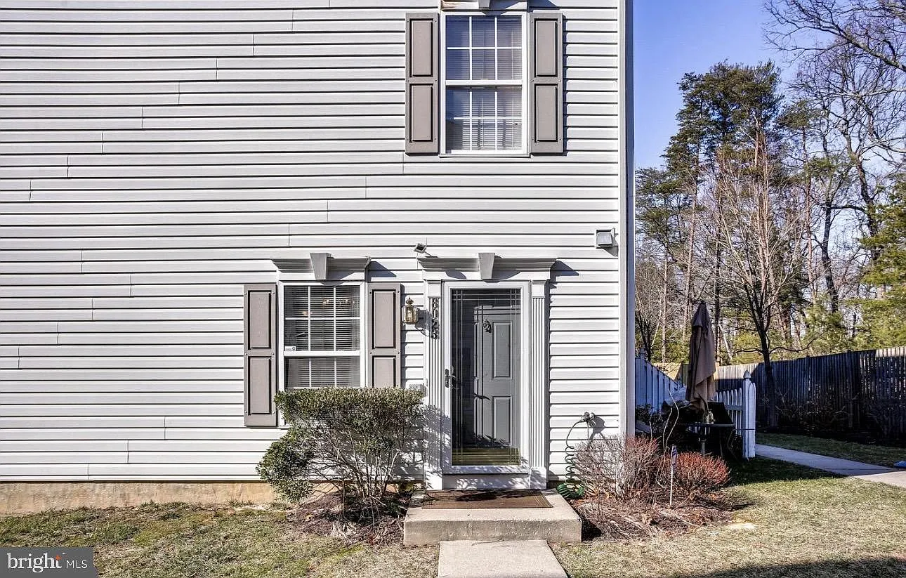 3 bed, 2.5 bath, 1696 sqft, $2,550 — Photo 3