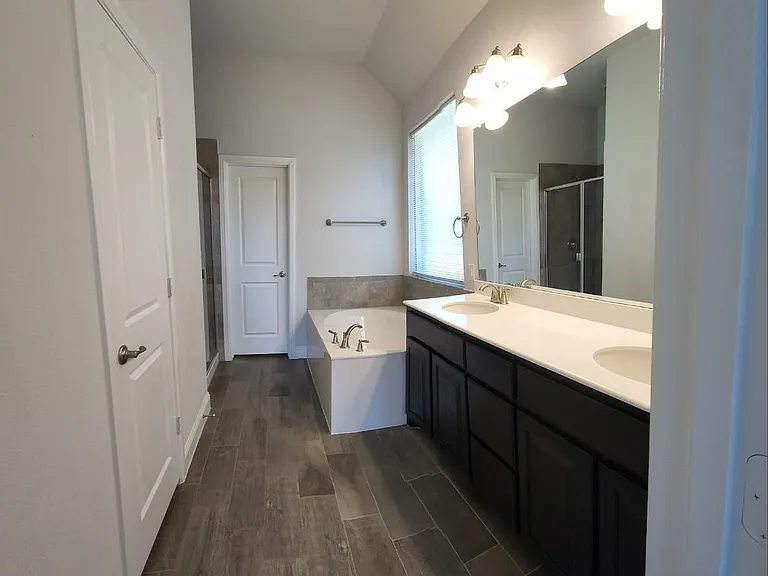 1801 Spinnaker Dr — Photo 5
