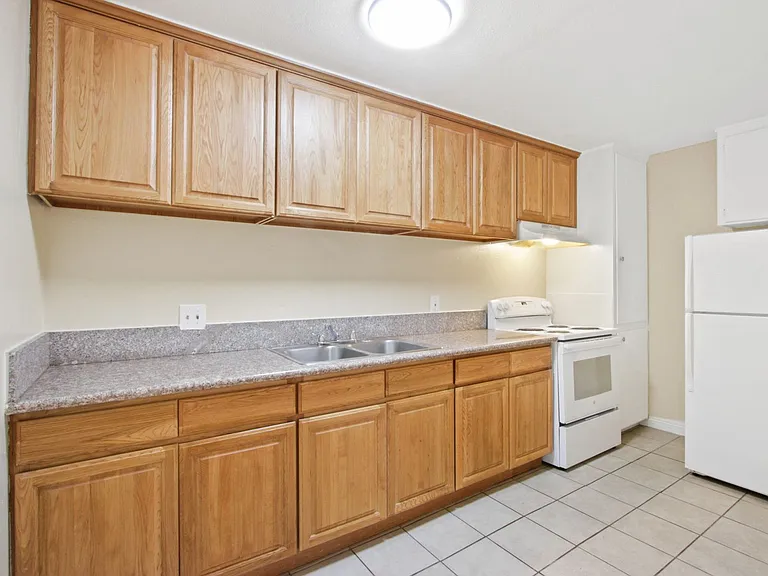 Ramona Garden Apartments — Photo 8