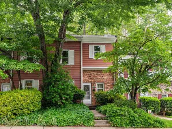 147 Scarborough Pl, Charlottesville, VA 22903